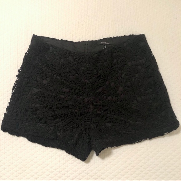 Monteau Lace Shorts - Picture 1 of 4